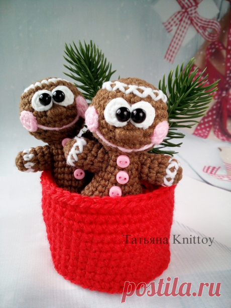 PDF Пряничный Человечек крючком. FREE crochet pattern; Аmigurumi toy patterns. Амигуруми схемы и описания на русском. Вязаные игрушки и поделки своими руками #amimore - маленький пряничный человечек к Новому году, рождественский пряник, кукла, пупс, куколка, Рождество, печенье, печенька.