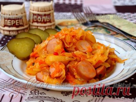 Как потушить капусту с картошкой и сосисками