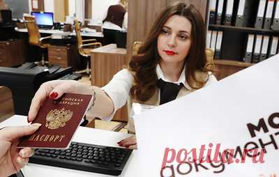 Отметки о регистрации брака и о детях будут ставить в паспортах по желанию граждан. Также по желанию россиян могут вноситься отметки о ранее выданных паспортах, о группе крови и резус-факторе и об идентификационном номере налогоплательщика