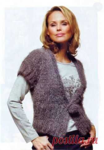 Женский жилет Размеры: S(M)L(XL)XXLРазмеры готового изделия: обхват груди - 96(104)112(120)128 см, длина -54(56)58(60)62 см.Вам потребуется: пряжа Novita Kuura (44% полиамид, 38% акрил, 18% шерсть, 140 м/100 г) - 300(350)400(400) 450 г розового или любого другого цвета, спицы №7 и №8, носочные (3 шт.) и короткие