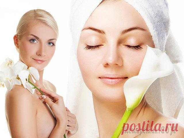 Пилинг лица в домашних условиях: рецепты Пилинг — это процедура, которая воздействует на кожу лица, с ее помощью очищаются кожные покровы посредством отшелушивания ороговевших клеток.
В домашних условиях пилинг для лица можно сделать самосто...