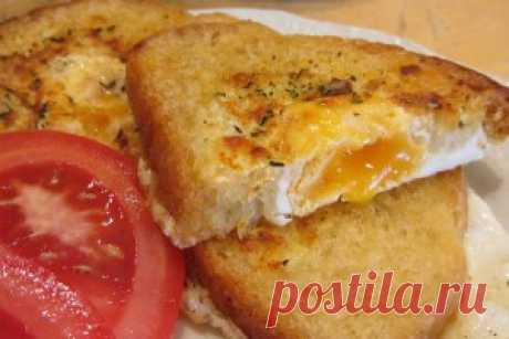 Яичница в хрустящем ломтике хлеба – быстро и вкусно! | ДОБРЫЙ СОВЕТ