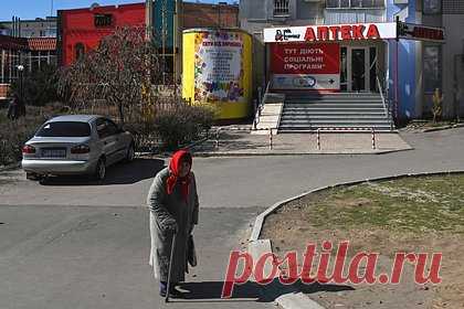 В Новой Каховке оценили риск артобстрелов со стороны ВСУ. Глава администрации Новой Каховки Владимир Леонтьев оценил риск артиллерийских обстрелов города со стороны Вооруженных сил Украины (ВСУ). Он заявил, что населенный пункт страдает лишь от ракетных обстрелов ВСУ, выразив надежду, что до артобстрелов города дело не дойдет.