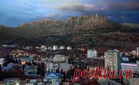 Лучший отдых в Алуште, Крым: достопримечательности, цены, экскурсии, обзор города, жилье в Алуште, гостиницы и отели, туры. Погода в Алуште, карта города, где хорошо отдохнуть в Алуште.