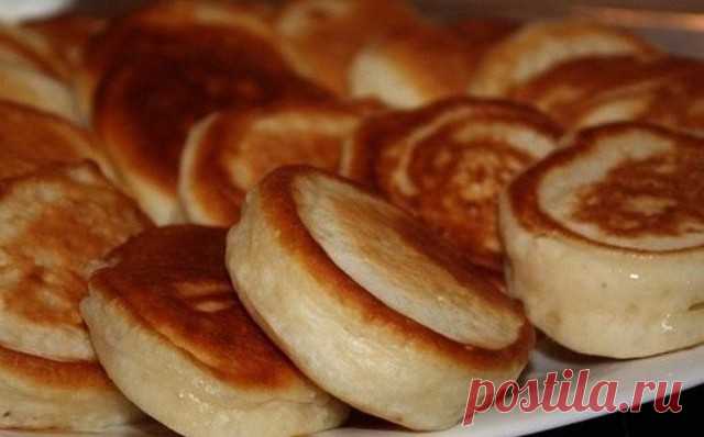 Пышные оладушки на кипяченом кефире - самые вкусные и пышные...
Оладушки по рецепту моей мамы! Получаются очень пышными, мягкими и сладенькими. Порой сложно добиться, чтобы оладушки были пышными, а не резиновыми. Этот рецепт будет с Вами навсегда!
Кефир — 500 мл
Мука (Иногда уходит 2,5 или даже 2 стакана. Зависит от качества муки и яиц.) — 3 стак.
Яйцо куриное — 1 шт
Сахар — 3 ст. л.
Ванильный сахар — 1 ст. л.
Соль (Щепотка)
Разрыхлитель теста — 1 ст. л.
Масло растительное...