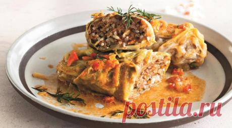 Голубцы в томатно-сметанном соусе - Едим-дома Голубцы – такое уютное и очень домашнее блюдо, и что редко бывает — абсолютно всесезонное. Летом готовят голубцы из молодой капусты – нежные, с деликатным вкусом. К ним идеально подходит сметана, и не вздумайте добавлять томатную пасту. А ближе к зиме голубцы можно сделать с насыщенным вкусом — тут к …