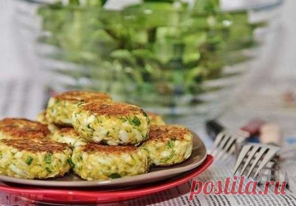 Идеальная еда - сочные куриные котлеты с кабачком и рисом