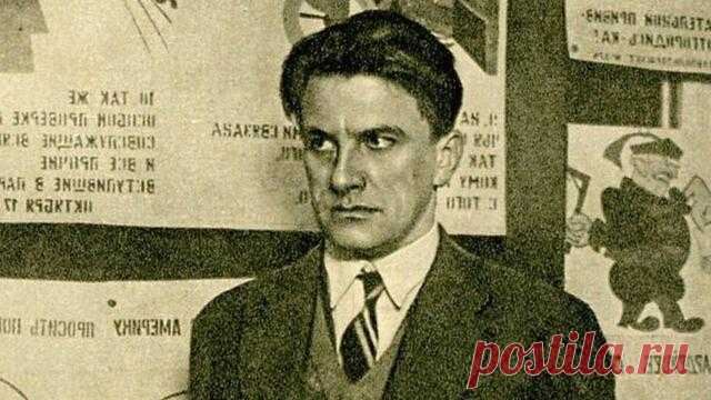 Забавный стих Владимира Маяковского о женщинах, которые предпочитают открытые наряды
На самом деле, некоторые люди будут воспринимать этот стих как грустный или просто глубокий, но я считаю, что он достаточно забавный. Кроме того, он ещё и несёт смысл, и мы сможем его разобрать, углубиться, посмотреть на суть с точки зрения психологии. Думаю, всегда интересно разбирать подобное. «Брошки — блещут… на тебе — с платья с […]
Читай дальше на сайте. Жми подробнее ➡
