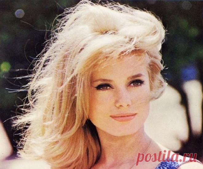 Почему людей тянет друг к другу на расстоянии в определённые дни? Настоящим магнитом для мужчин является женщина, которая не боится проявлять свое естество — быть женственной. Умение правильно подать себя