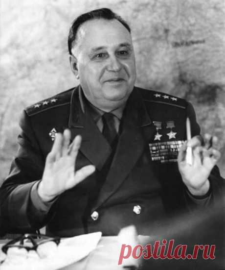 Укротитель «тигров» и «пантер» 29 декабря 2016 года исполняется 110 лет со дня рождения дважды Героя Советского Союза генерал-полковника танковых войск Василия Архипова. О его храбрости и отваге ещё в сороковом году, а затем на фронтах Великой Отечественной войны слагались легенды. Говорили, что он «в воде не тонет и в огне не горит».