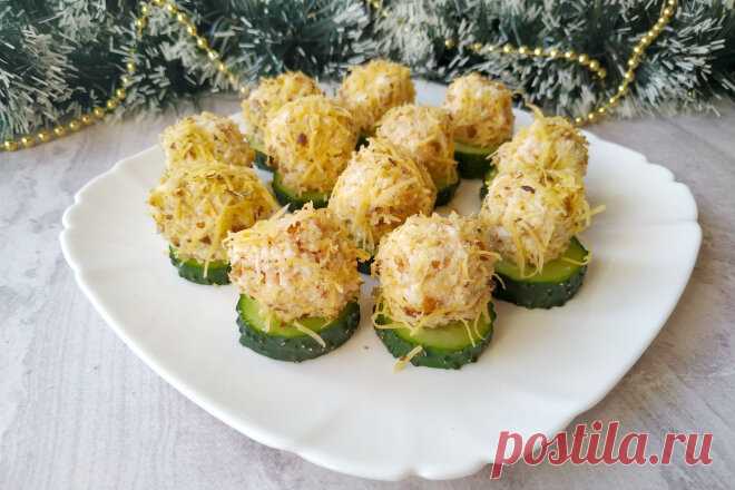 Закуска из консервированного лосося и яиц с сыром и огурцом, рецепт с фото и видео — Вкусо.ру