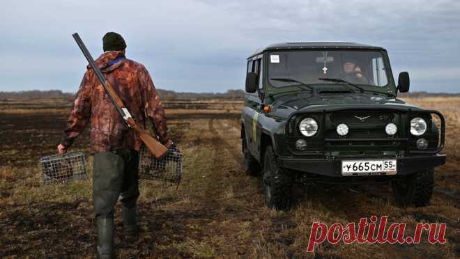 В Челябинской области мужчина получил от своего напарника пулю в голову во время охоты. В Нагайбакском районе Челябинской области охотнику выстрелили в голову. Об этом пишет URA.RU, ссылаясь на пресс-службу регионального Следкома. По данным агентства, стрелком оказался приятель пострадавшего. В день инцидента они вместе ...