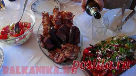 Шашлык из куриного филе | Балканика.ру
Шашлык из куриного филе и грудок. Главное в сербском шашлыке – гриль. Именно он придаёт мясу неповторимый вкус и аромат.