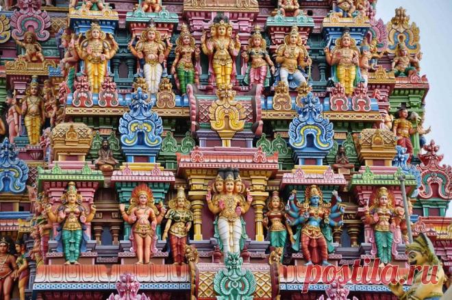 (9) Наш мир - удивительный , и красивый, весёлый и мудрый.
Считается, что именно в Мадурае родился бог Шива. Здесь он совершил 64 чуда и женился на Минакши, в честь которой в XII веке был построен монументальный храм.
