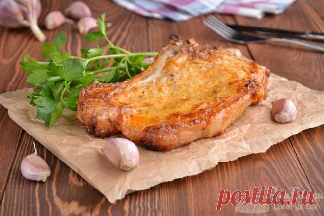 Свиная котлета на кости с майонезом и чесноком в духовке.

Готовим сочную свинину на косточке в маринаде из чеснока, майонеза и молотой сладкой паприки. Запекаем свинину в духовке.