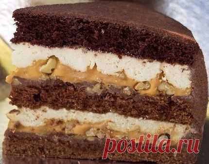 Воздушный торт "Сникерс"

Это очень вкусный торт, он прямо тает во рту!
Ингредиенты:
Для теста:
6 желтков взбить
1.5 ст. сахара
250 гр мягкого маргарина
1 столовая ложка майонеза
1 чайная ложка соды, гашенной лимонным соком
ваниль
3 стакана муки

Для белковой массы:
2 стакана сахара.
6 яиц

Для крема:
200 гр масла
банка сгущенки

арахис

Приготовление:

1. Замесить мягкое тесто. Разделить на 3 шара и на полчаса в