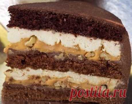 Воздушный торт &quot;Сникерс&quot;

Это очень вкусный торт, он прямо тает во рту!
Ингредиенты:
Для теста:
6 желтков взбить
1.5 ст. сахара
250 гр мягкого маргарина
1 столовая ложка майонеза
1 чайная ложка соды, гашенной лимонным соком
ваниль
3 стакана муки

Для белковой массы:
2 стакана сахара.
6 яиц

Для крема:
200 гр масла
банка сгущенки

арахис

Приготовление:

1. Замесить мягкое тесто. Разделить на 3 шара и на полчаса в