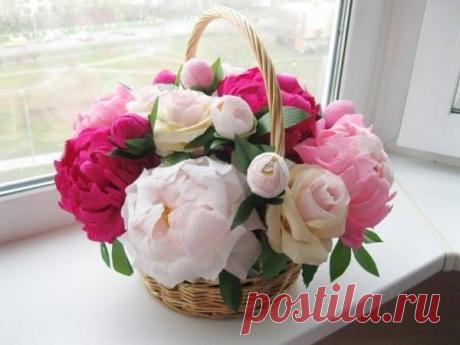 Пионы из конфет и гофрированной бумаги