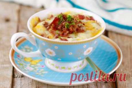Microwave Cheddar & Bacon Muffin in a Mug