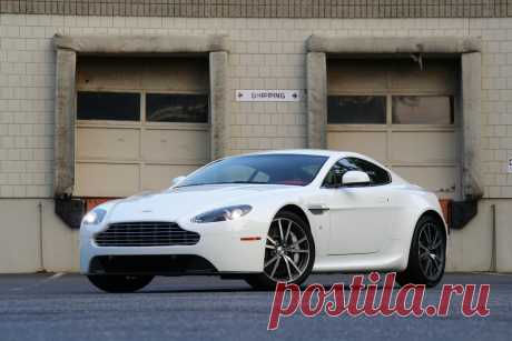 2012 Aston Martin V8 Vantage | Alex Nunez | Flickr