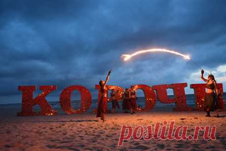 В Калининграде открылся фестиваль короткометражного кино «Короче». В Калининграде открылся фестиваль короткометражного кино «Короче», который продлится до 22 августа и пройдет в очном формате. Открылось мероприятие комедией БУМЕРанг режиссера Петра Буслова. В этом году в конкурсную программу было включено 36 фильмов с участием Аглаи Тарасовой, Максима Виторгана и других звезд.