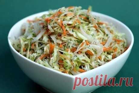 Остренькая капуста быстрого приготовления.

Капуста получается очень вкусной и моментально &quot;сметается&quot; с стола! 
Готова капуста к употреблению уже через сутки.  
В холодильнике она хорошо хранится под обычной крышкой, но ей этого не потребуется)))

Ингредиенты и способ приготовления смотрите на нашем сайте https://quhny.ru/recipes/81024/ostrenkaya-kapusta-bystrogo-prigotovleniya.html?t=1200