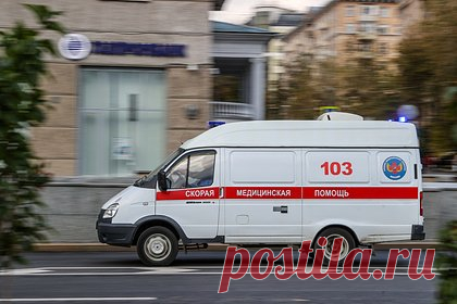 Россиянин сбежал из психбольницы после нападения с шуруповертом на сотрудницу. В Новосибирске пациент психиатрической больницы напал с шуруповертом на одну из сотрудниц и сбежал. С помощью шуруповерта он пытался задушить медицинскую работницу в подсобке больницы, а затем убежал. Постаревшую доставили в больницу с рваной раной шеи и ушибом головы. Нападавшего ищут.