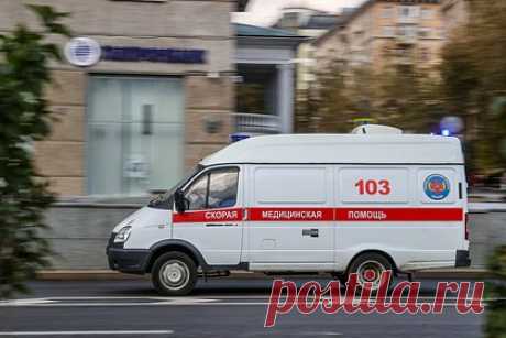 Россиянин сбежал из психбольницы после нападения с шуруповертом на сотрудницу. В Новосибирске пациент психиатрической больницы напал с шуруповертом на одну из сотрудниц и сбежал. С помощью шуруповерта он пытался задушить медицинскую работницу в подсобке больницы, а затем убежал. Постаревшую доставили в больницу с рваной раной шеи и ушибом головы. Нападавшего ищут.