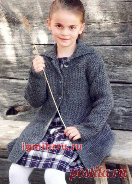 Для девочки 3-11 лет. Серое пальто со структурным узором. Вязание спицами для детей