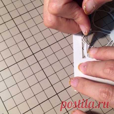 (ꀄꀾꀄ)♪
#papercut #papercutart #papercutout #papercutting #papercutartist #papersculpture #handcut #handcutting #artwork #intricate