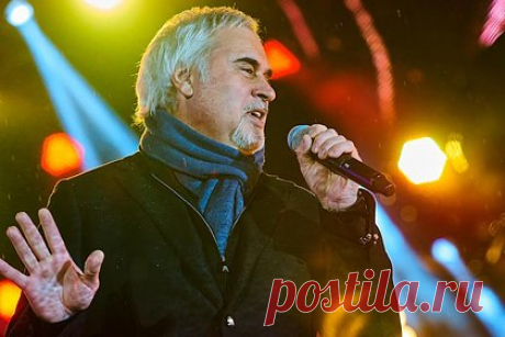 Меладзе погасил все долги перед налоговой. Российский певец Валерий Меладзе погасил все долги перед налоговой — сумма выплат составила почти 1,8 миллиона рублей. Shot утверждает, что на фоне скандала с голой вечеринкой Ивлеевой, который повлек за собой активные обсуждения о задолженностях российских звезд перед налоговой, артист решил перестраховаться.