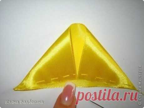 Яркая роза из лент
