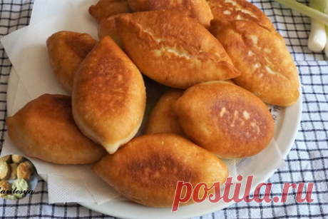 Пирожки-минутка, жареные с луком и яйцом, быстрое заварное тесто – рецепт с фото