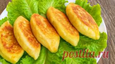 Быстрые картофельные пирожки с двумя вкусными начинками! Ингредиенты: 700 гр картошки 1 яйцо 250-300 гр муки соль, перец Начинка с грибами: 250 гр грибов 1 большая луковица 1 зубчик чеснока соль Начинка с брынзой (фетой): 220 гр брынзы (можно часть заменить творогом) полпучка зеленого лука полпучка петрушки 1-2 зубчика чеснока