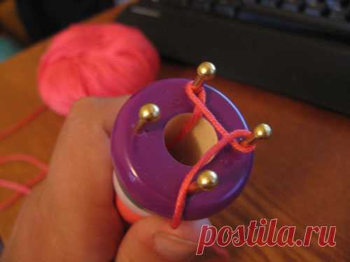 Вязание круглого шнура на простейшем приспособлении