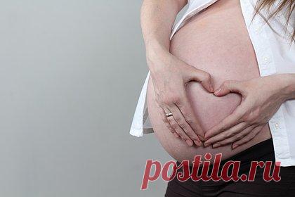 Российские врачи спасли женщину с двумя беременностями. В Туле у 34-летней женщины выявили редкую аномалию — одновременное наличие внематочной и маточной беременностей. Врачи из Ваныкинской больницы провели операцию и сохранили жизнь как самой беременной, так и ее будущему малышу. Недомогания начались у жительницы Тулы еще в феврале. Тогда она попала в больницу с болями.