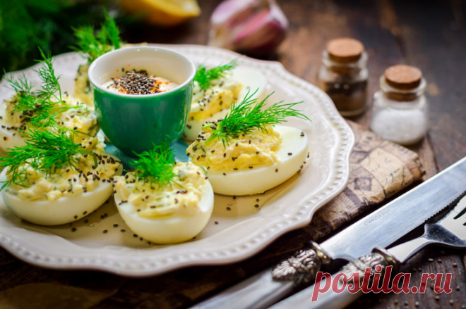 Фаршированные яйца с сыром