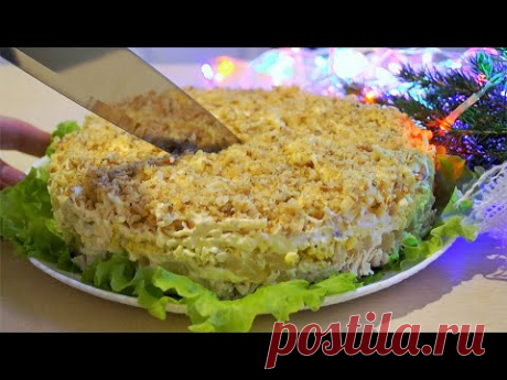 ЗНАМЕНИТЫЙ Салат «ДАМСКИЙ КАПРИЗ» Очень Лёгкий и Вкусный САЛАТ НА НОВЫЙ ГОД 2022! - YouTube отварное куриное филе 350-400 г
консервированные ананасы 250 г
яйцо 4 шт
сыр колбасный 200 г
грецкие орехи 100 г
майонез, соль по вкусу