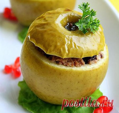 Яблоки, фаршированные куриным филе