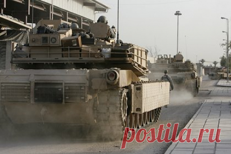 Полковник заявил о бесполезности американских танков Abrams для Украины. Американские танки Abrams, которые Вашингтон планирует передать Украине, будут бесполезны, поскольку не смогут двигаться в осенней грязи, заявил полковник в отставке Анатолий Матвийчук. «Сейчас на Украине начнутся дожди, распутица. Удельный груз танка не приспособлен для движения в такой тяжелой грязи», — объяснил он