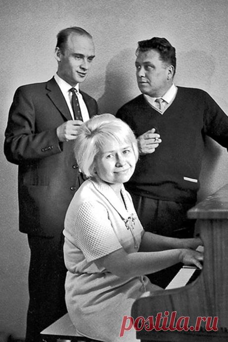 «Пока страна боготворила Пахмутову и Добронравова, настоящий соавтор жил в нищете и забвении: История Сергея Гребенникова» | Роман Дорохин | Дзен