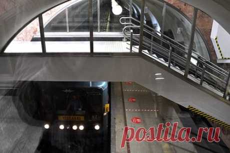 Мужчина попытался зайти в московское метро с самодельным ружьем. В московском метро задержали 23-летнего мужчину, пытавшегося пройти на станцию с самодельным ружьем. Инцидент произошел в вестибюле станции «Динамо». Гражданин нес чехол, в котором находился предмет, конструктивно схожий с оружием. Его изъяли. Экспертиза показала, что это оружие пригодно для стрельбы.