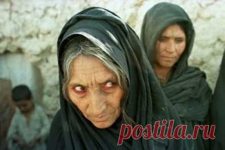 Если на Вас порча, то для ее снятия есть несколько способов: Способ первый. Возьмите свою, небольшого размера (как на документы), фотографию. Белые края вокруг фотографии обрезать не нужно....