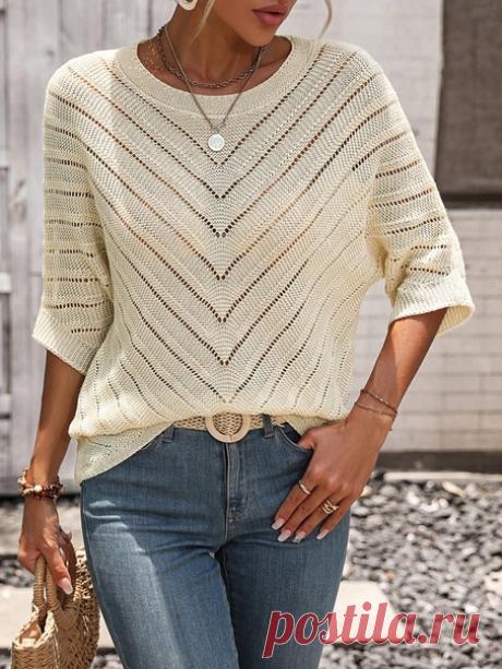 Запись на стене Джемпер-новинка из онлайн-магазина SheinМодель интересна цельновязанным рукавом "летучая мышь" длиной 3/4 с длинным плечевым скосом и узором, расходящимся от центра в стороны в виде буквы VПримерная выкройка - на размеры 42-44, 46-48 и 50-52На схеме - принцип вязания узора. Он планируется от центра (одна петля), от нее ажурные линии идут вверх по диагонали. Каждому накиду соответствует убавление, но не сразу, а отступив пять петель. ...