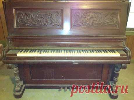 Repurposed For Life: Piano keyboard made into a table