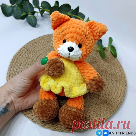 Плюшевая лисичка