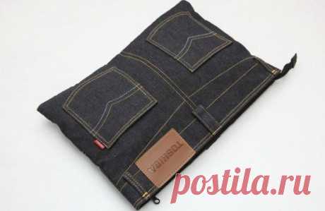 Клатч из старых джинсов.