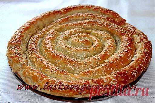 Вкусный и быстрый пирог «Улитка» из слоеного теста