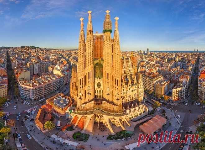 Как разбитая керамика стала украшением Барселоны и принесла автору мировую славу: Великий каталонец Антонио Гауди Антонио Гауди – человек, который не похож на всех остальных.
Он – особенный.
Гауди родился в бедной каталонской семье, но смог стать одним из самых выдающихся архитекторов XX века.
Его творения – это настоящая магия, созданная руками гения.
Сейчас Антонио называют Великим каталонцем, а его имя уже давно стало нарицательным.
О нем говорят: «Великий каталонец».
И это неслучайно.
Пото…