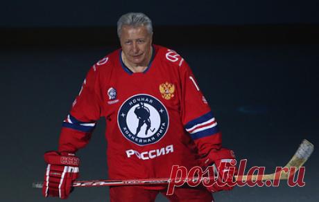 Якушев назвал неоднозначным решение назначить Брагина консультантом сборной России. Главным тренером сборной России стал Олег Знарок, помогать ему будут Сергей Зубов и Алексей Жамнов